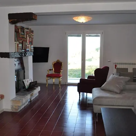 Charming Holiday In With Garden Casa vacanze *